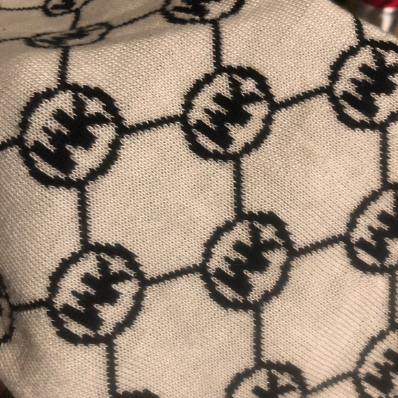 Michael Kors scarf - Picture 2 of 4